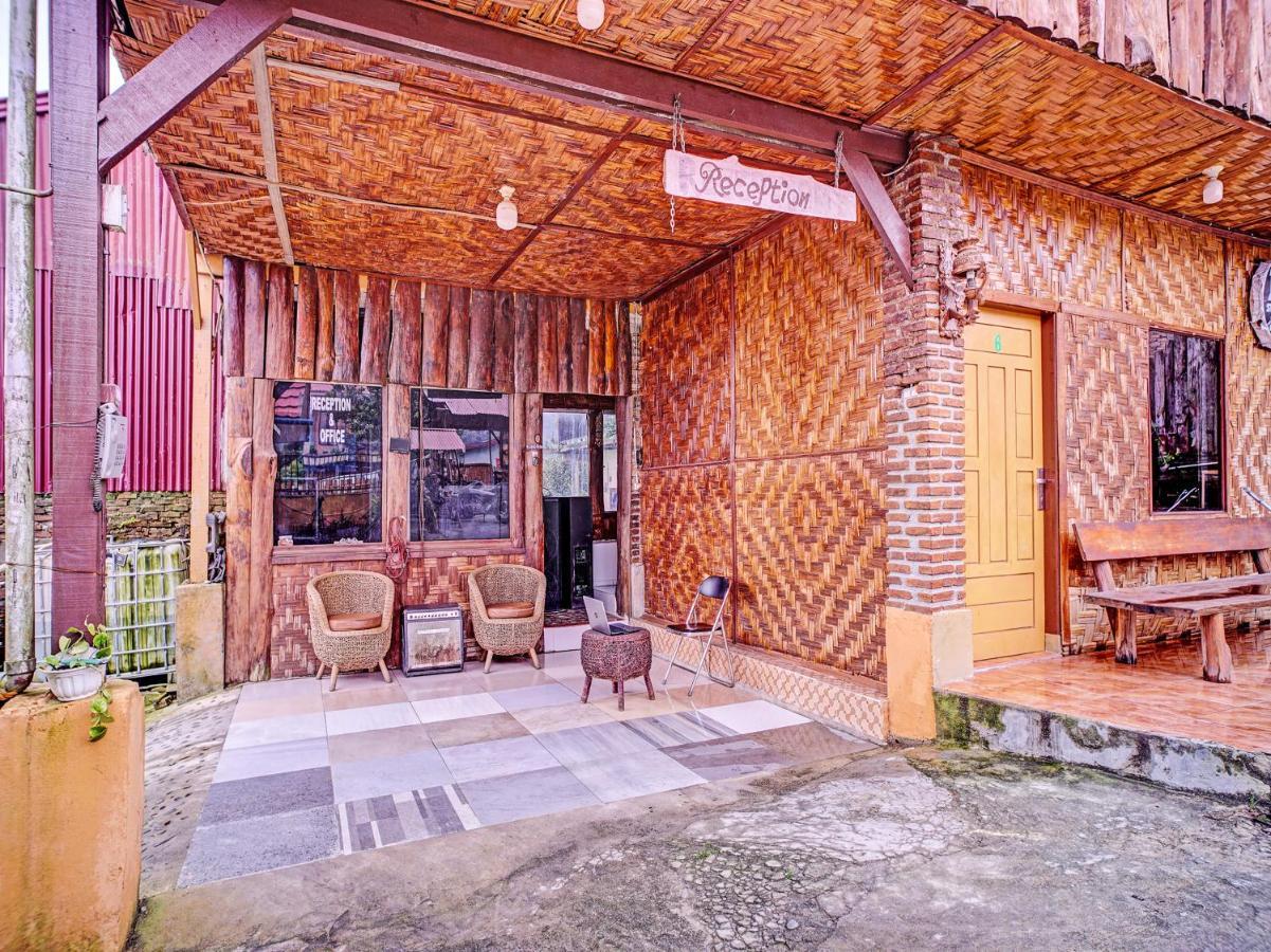 Oyo 90209 Dk Singarimbun Berastagi Homestay Екстер'єр фото