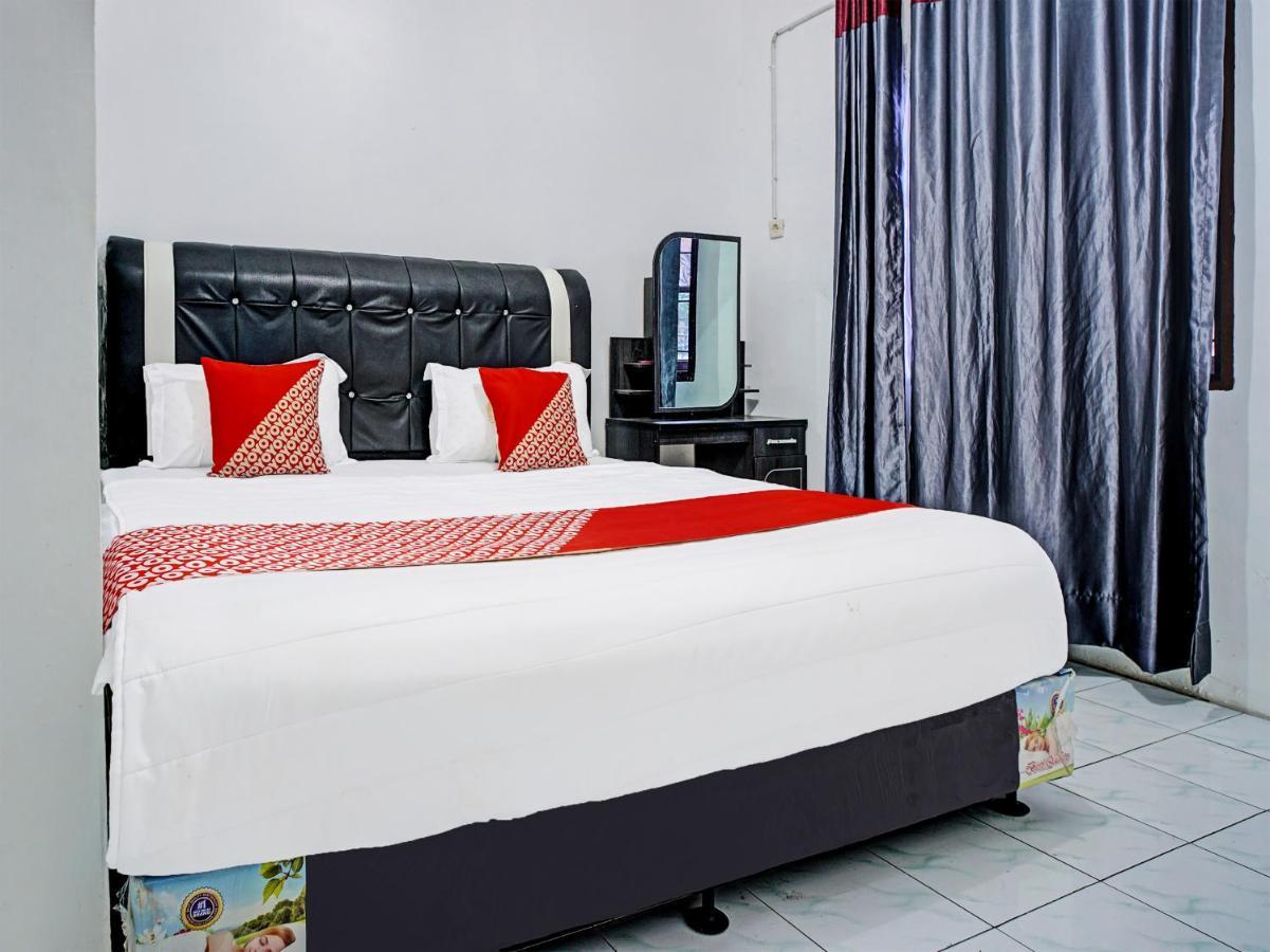 Oyo 90209 Dk Singarimbun Berastagi Homestay Екстер'єр фото