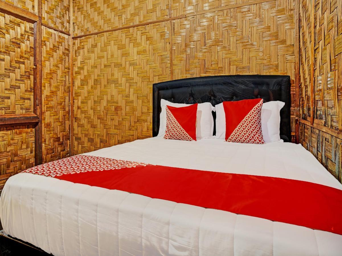 Oyo 90209 Dk Singarimbun Berastagi Homestay Екстер'єр фото