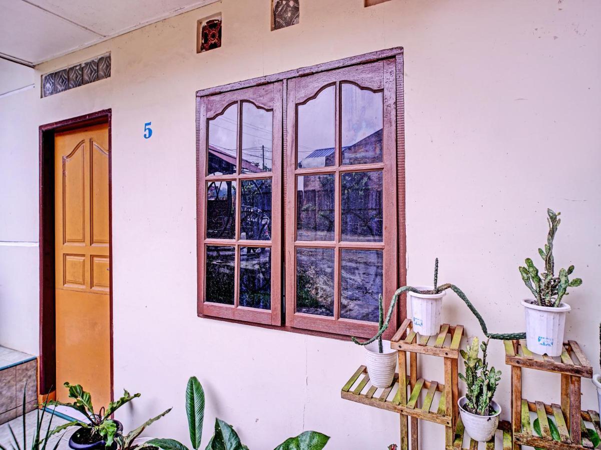 Oyo 90209 Dk Singarimbun Berastagi Homestay Екстер'єр фото