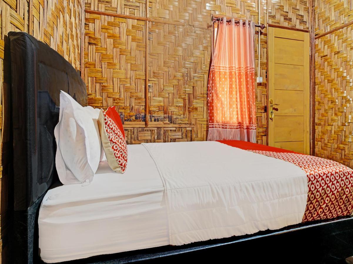 Oyo 90209 Dk Singarimbun Berastagi Homestay Екстер'єр фото