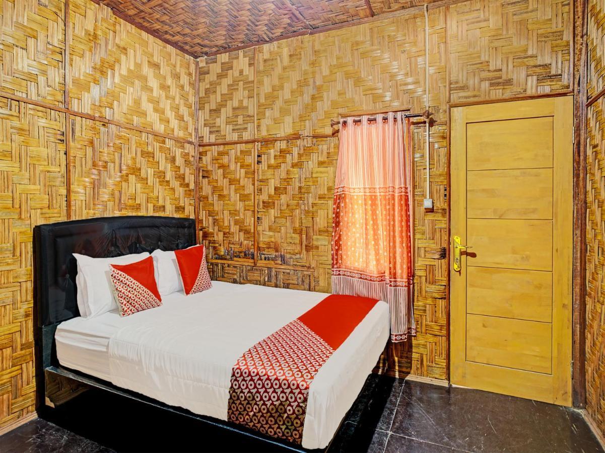 Oyo 90209 Dk Singarimbun Berastagi Homestay Екстер'єр фото