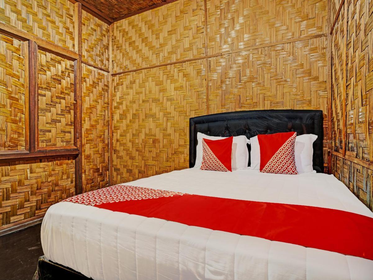 Oyo 90209 Dk Singarimbun Berastagi Homestay Екстер'єр фото