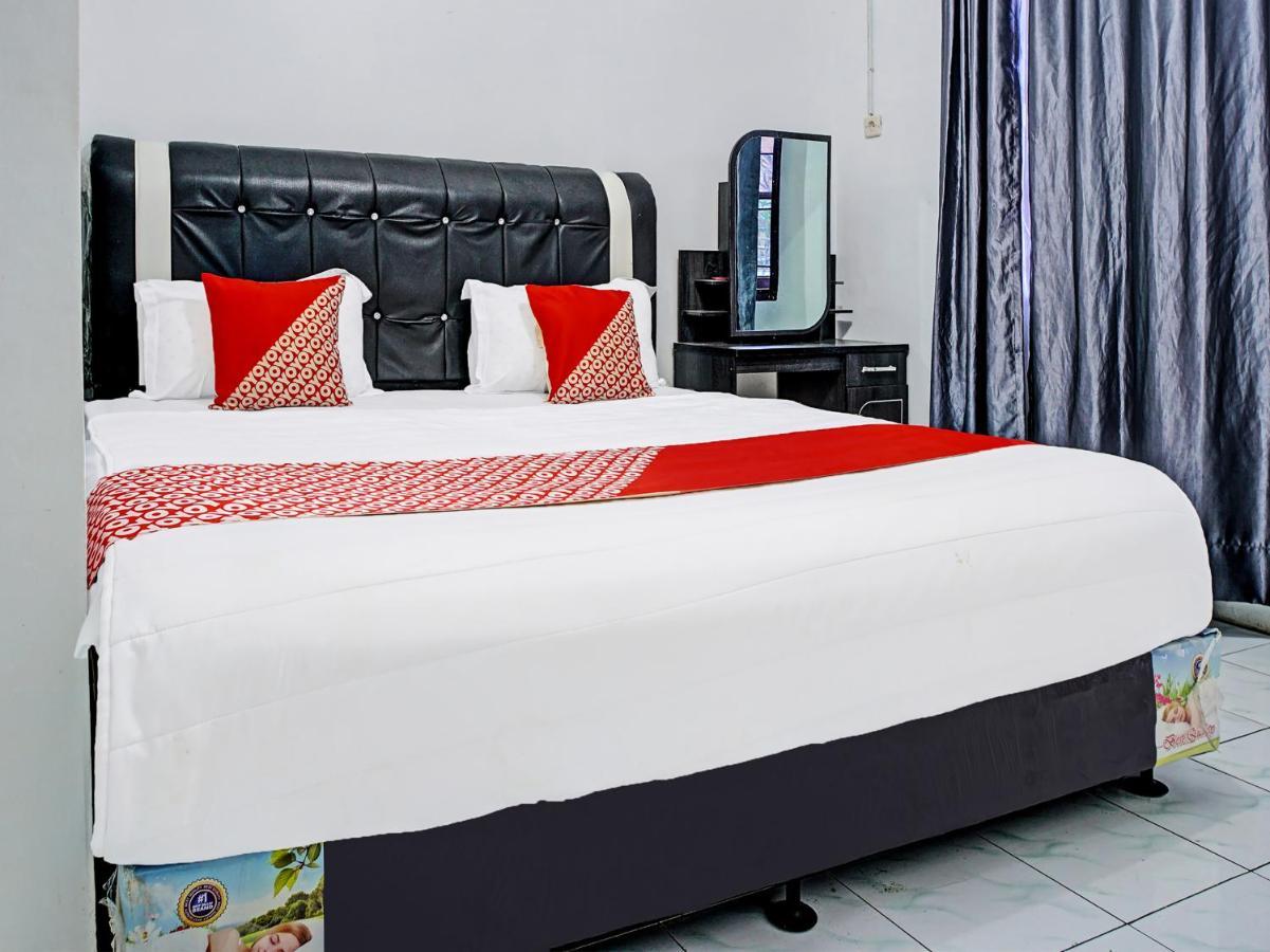 Oyo 90209 Dk Singarimbun Berastagi Homestay Екстер'єр фото